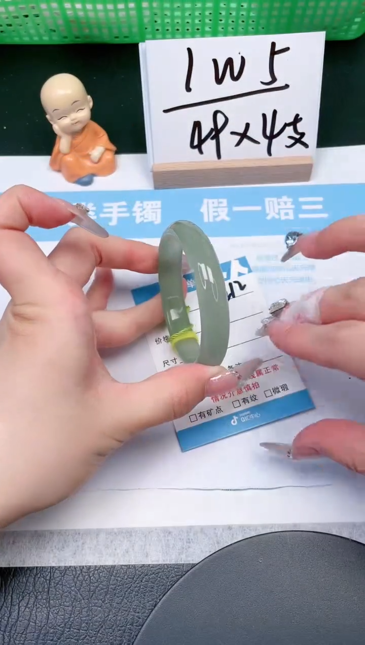 【闪购商品】石英质玉手镯未镶嵌212-53