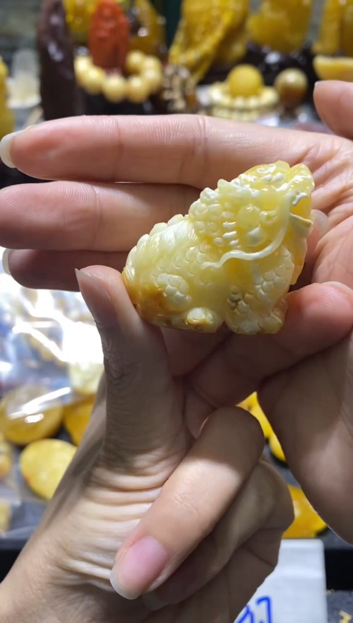 未镶嵌蜜蜡裸石（静）蜜蜡雕刻件