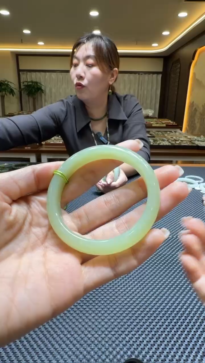 颈饰未镶嵌和田玉手镯55