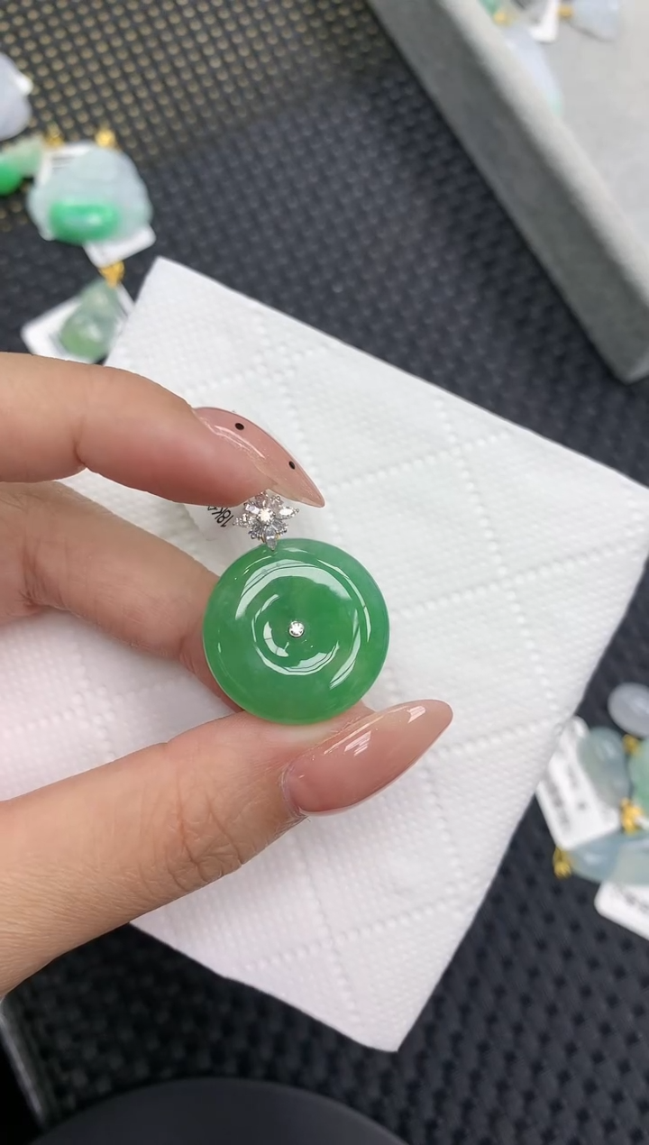 颈饰18K金镶嵌翡翠1111111111