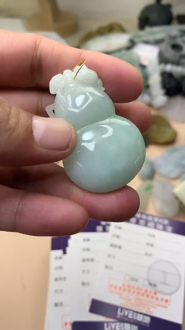 颈饰未镶嵌翡翠挂件