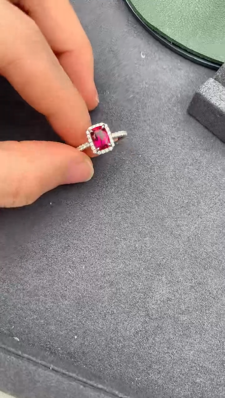 【闪购商品】碧玺戒指18K金镶嵌1.2ct 卢比来碧玺戒指