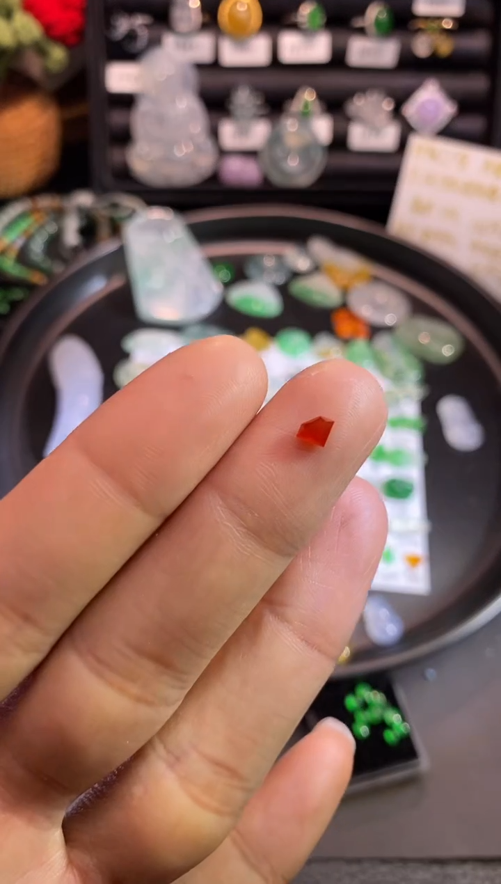 【闪购商品】翡翠挂件未镶嵌切割