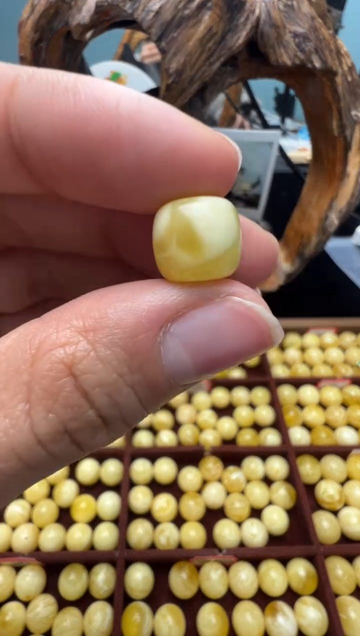 【闪购商品】蜜蜡裸石未镶嵌俄料老型11*9.8mm0.838克