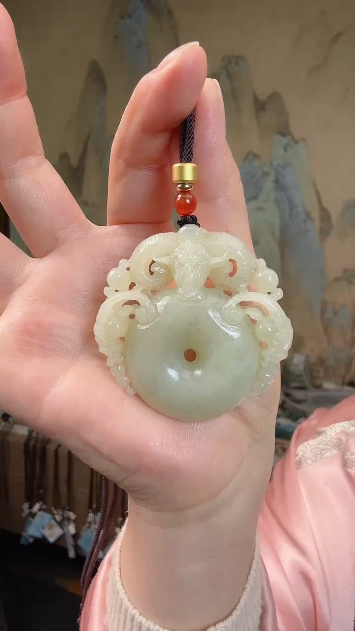 颈饰未镶嵌和田玉.