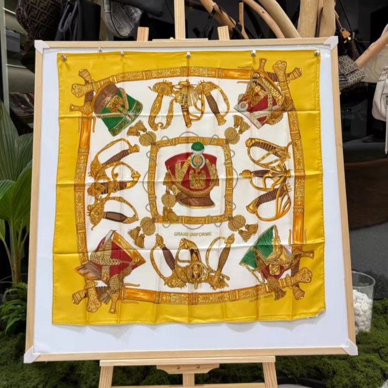 99新 Hermes/爱马仕 海囤J/爱马仕/丝巾微瑕/fm184714