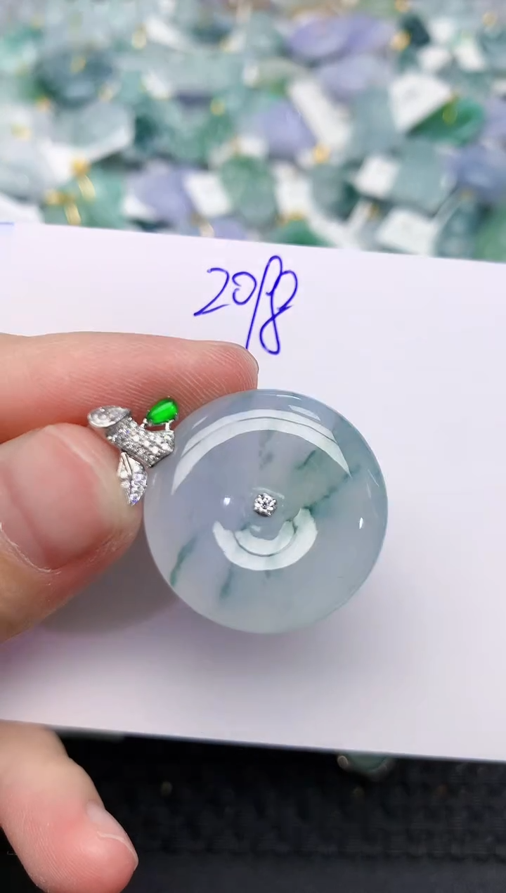 颈饰18K金镶嵌翡翠 天然缅甸A货翡翠百元以上9元证书费自理