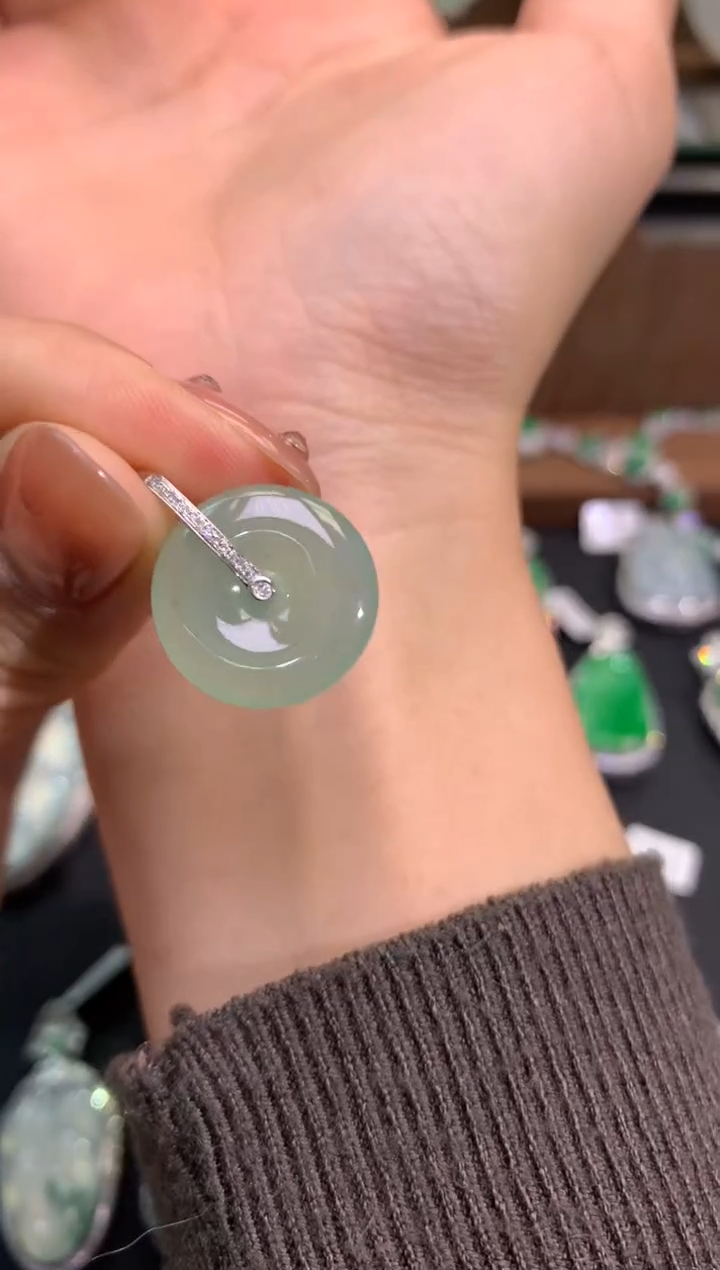 【闪购商品】翡翠吊坠(不含链)18K金镶嵌吊坠