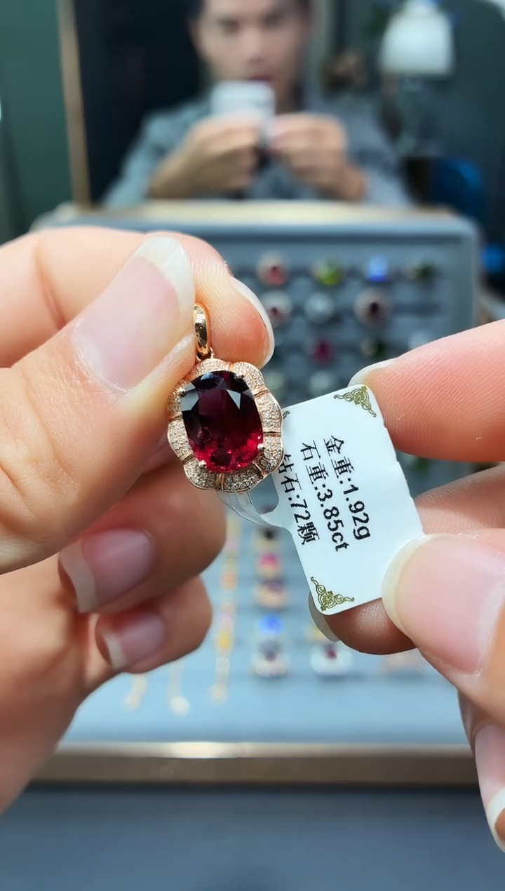 颈饰18K金镶嵌碧玺3.85.