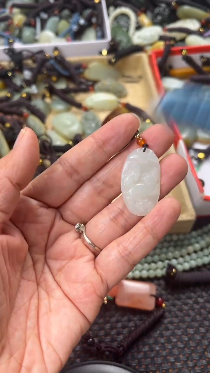 【闪购商品】和田玉颈饰未镶嵌多样性发货没有证书拍一发一有瑕