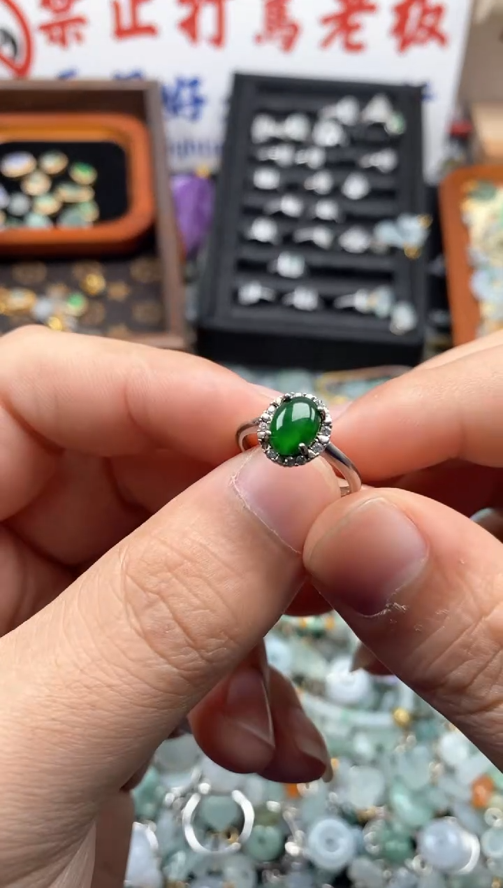 【闪购商品】翡翠颈饰未镶嵌哥哥