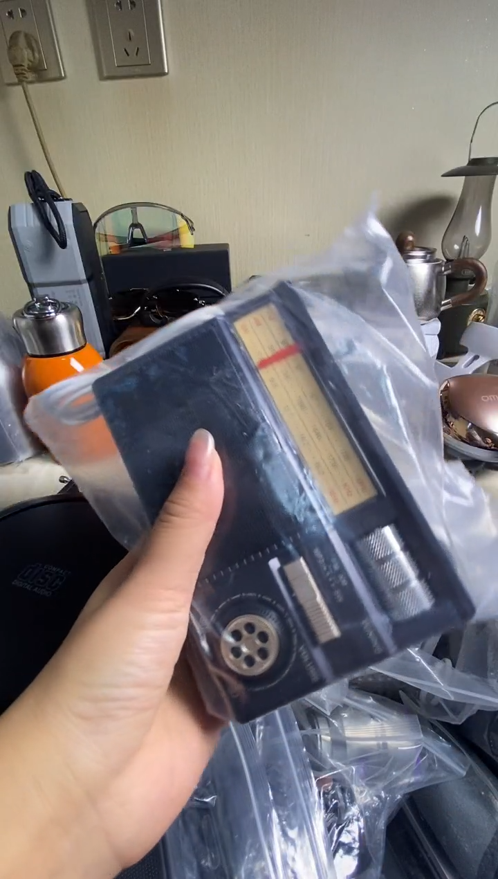 太阳能板收音机黑色