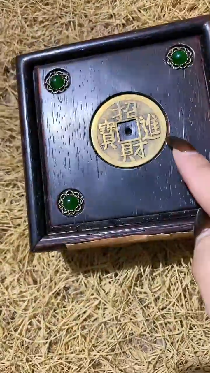 香榧木---打开榫卯正方盒1