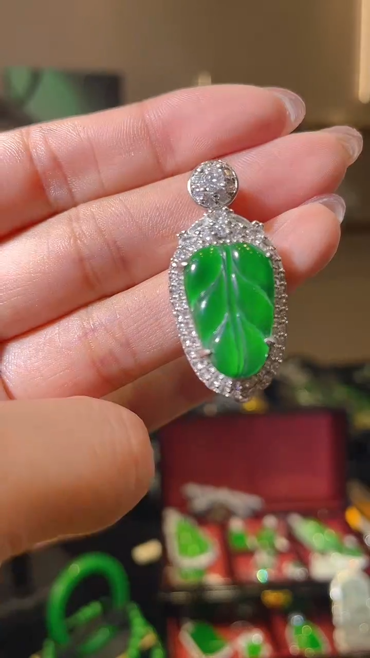 【闪购商品】翡翠吊坠(不含链)银S925镶嵌天然翡翠A货