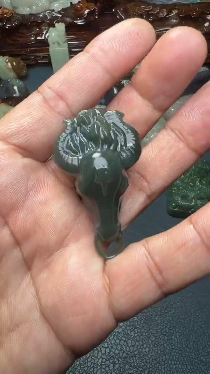 未镶嵌和田玉挂件-