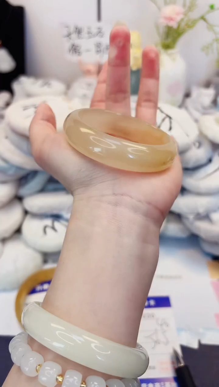 【闪购商品】石英质玉手镯未镶嵌30-财气镯-圈口56