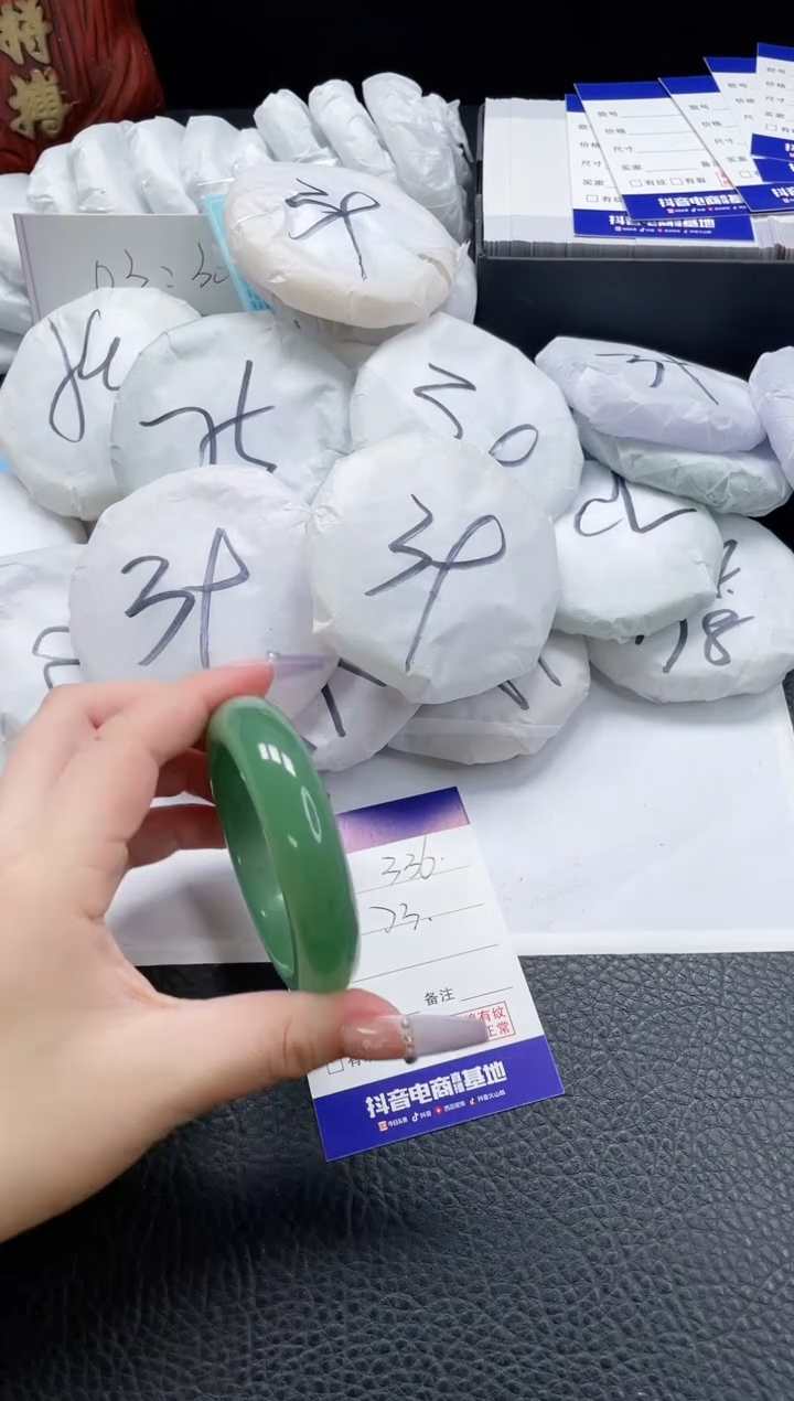 【闪购商品】石英质玉手镯未镶嵌336-54