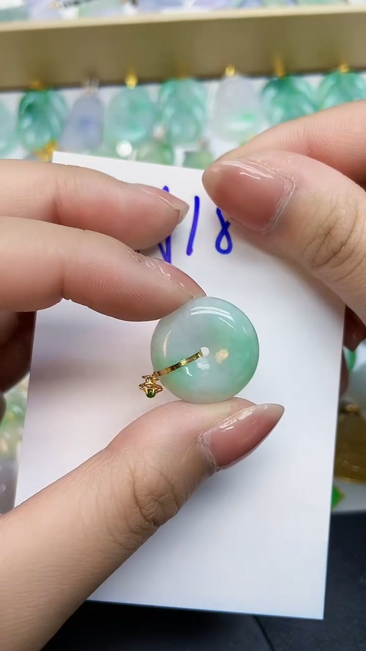 翡翠18K金镶嵌颈饰0000000000