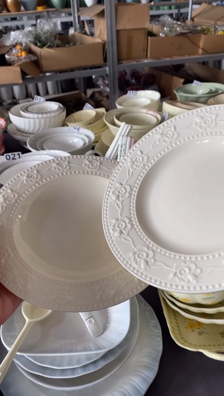 瓷草莓浮雕奶白色3个8寸深盘3个8寸浅盘