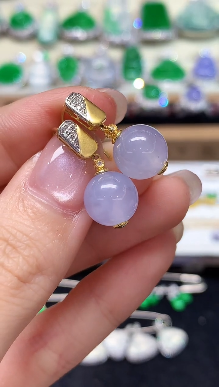 18K金镶嵌翡翠耳饰小****️多样性发其一