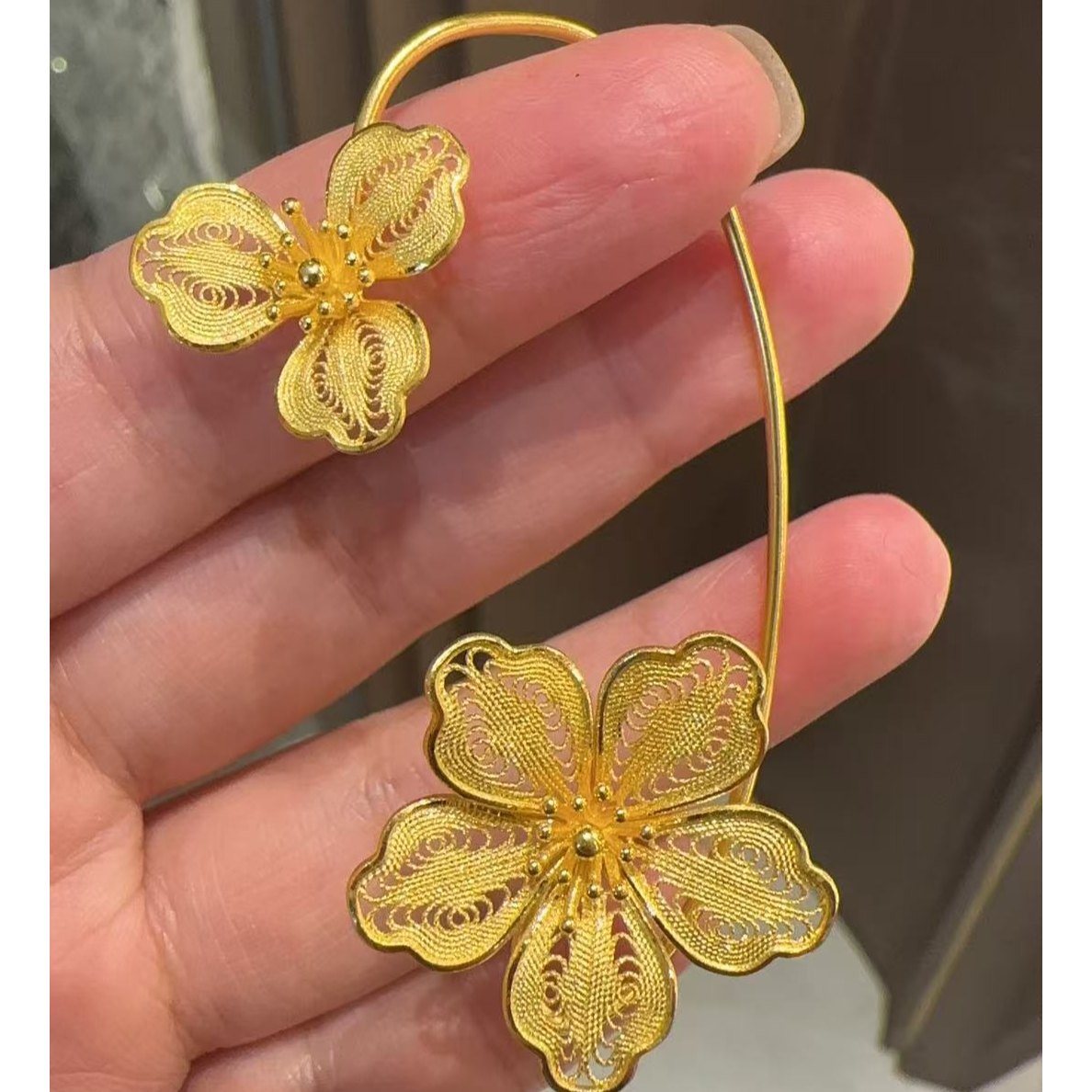 鳳喆錾刻镂空花丝工艺设计师款花花耳挂足金（加流苏）