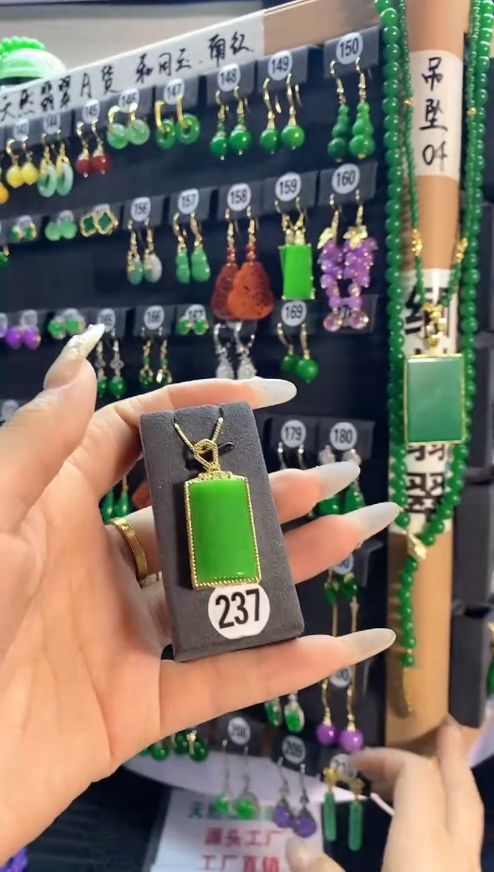 【闪购商品】翡翠颈饰银S925镶嵌237....