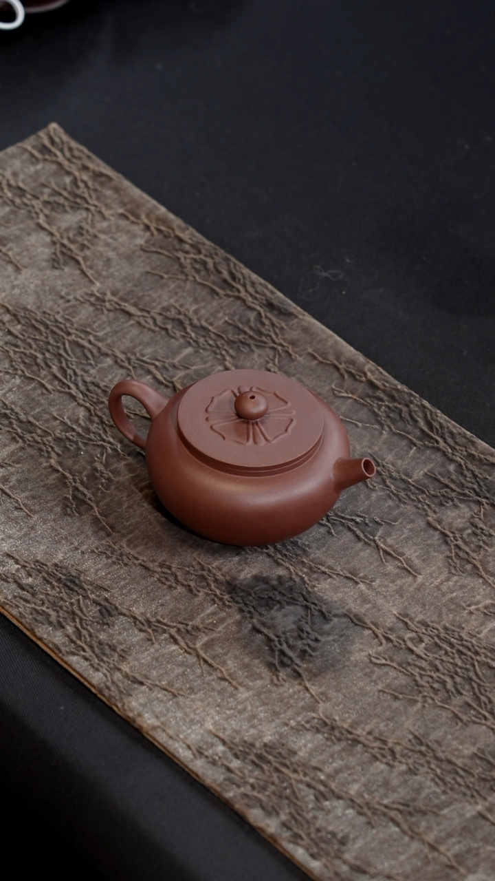 【闪购商品】紫砂茶壶紫泥菱花180cc
