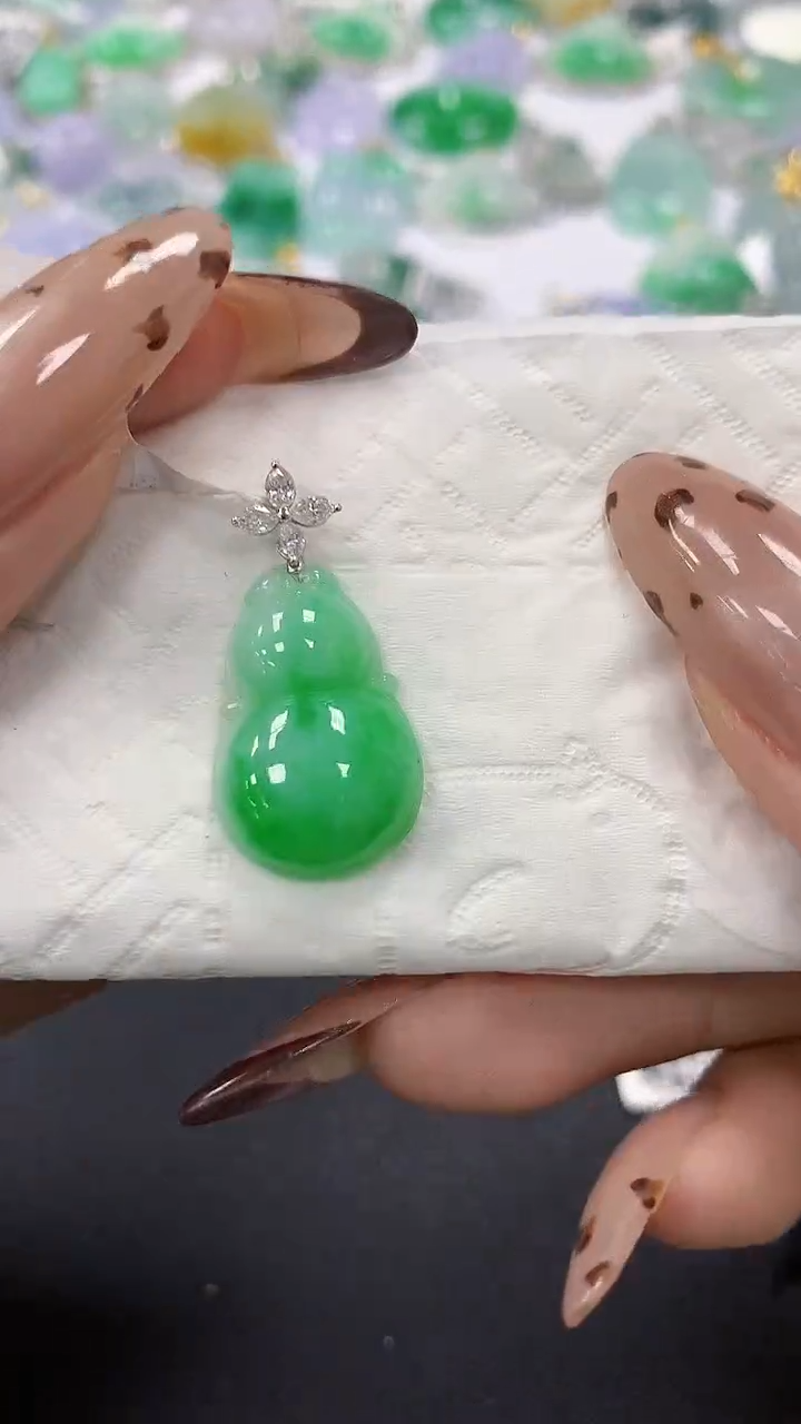 颈饰18K金镶嵌翡翠a货假一赔三支持复检百元上9元证书费自理