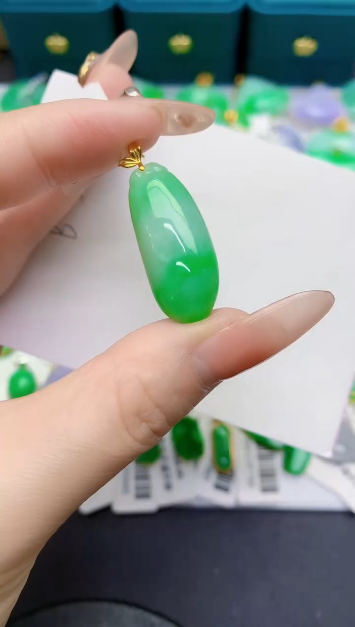 颈饰18K金镶嵌翡翠缅甸天然翡翠A货