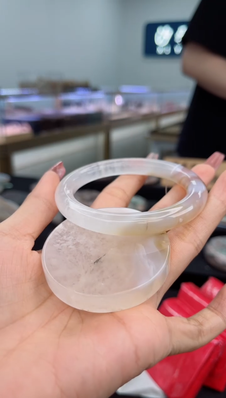 石英质玉手镯未镶嵌58圈口（赠品镯心）3751489