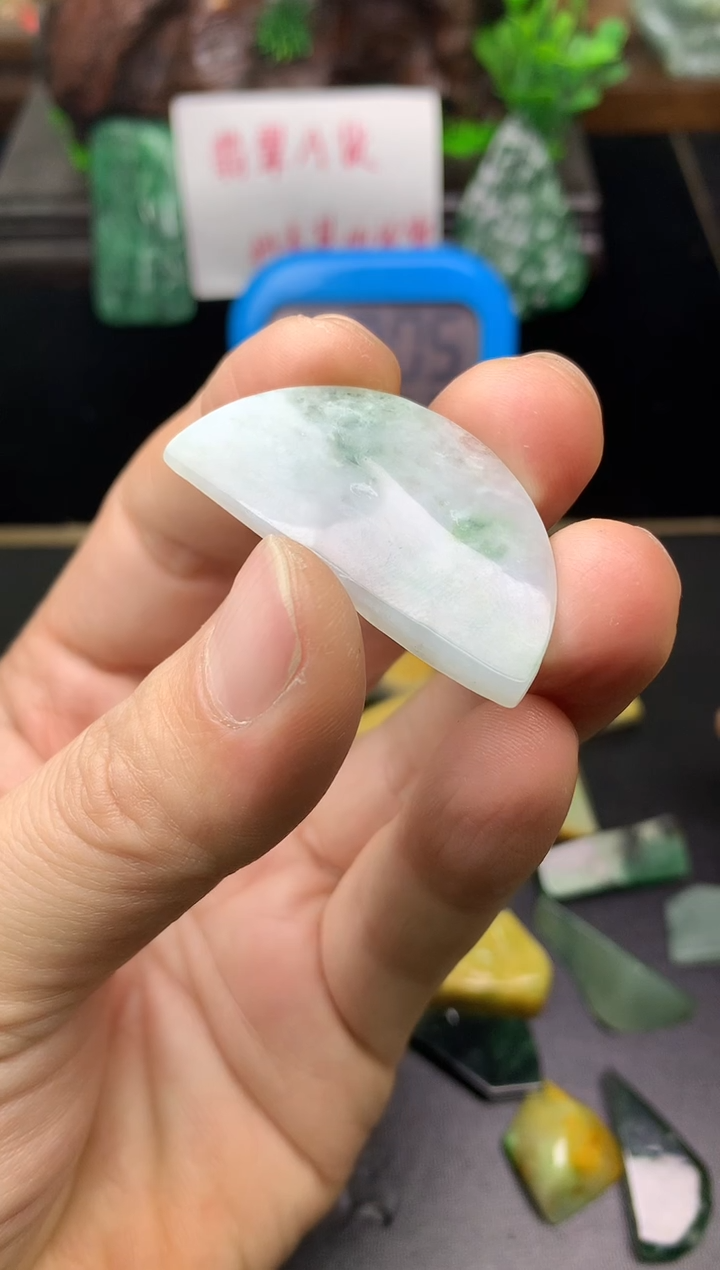 颈饰未镶嵌翡翠晨*料子