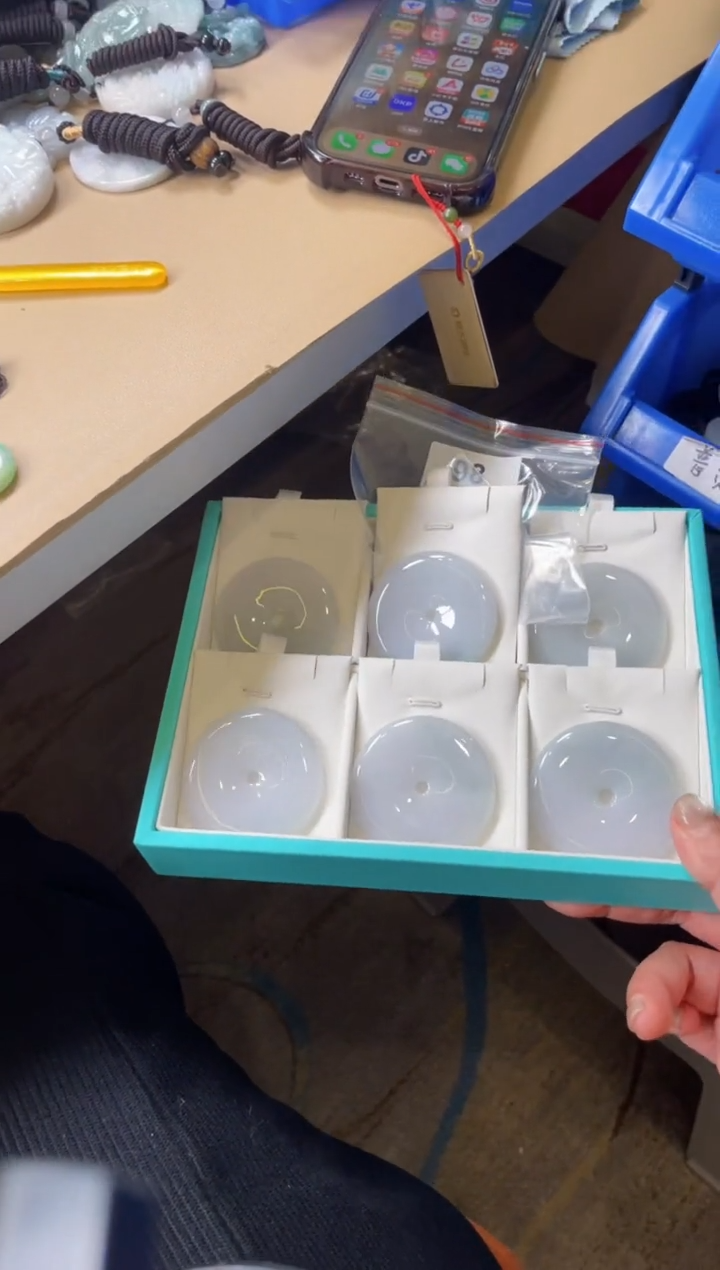 【闪购商品】翡翠颈饰未镶嵌天然缅甸A货翡翠多样性发一扣98