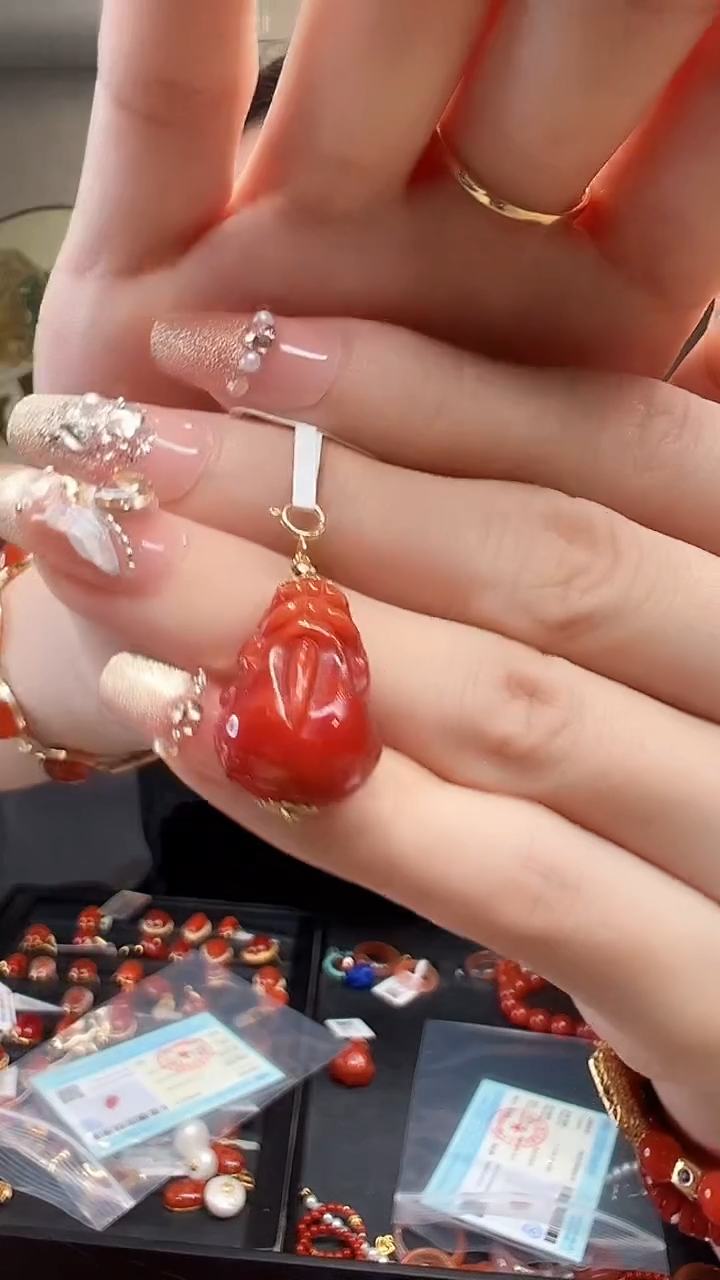 【闪购商品】南红玛瑙吊坠18K金镶嵌/貔貅