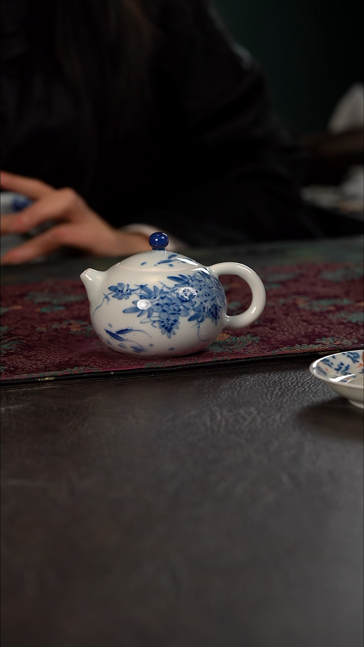 180c品遗HL紫藤花西施壶