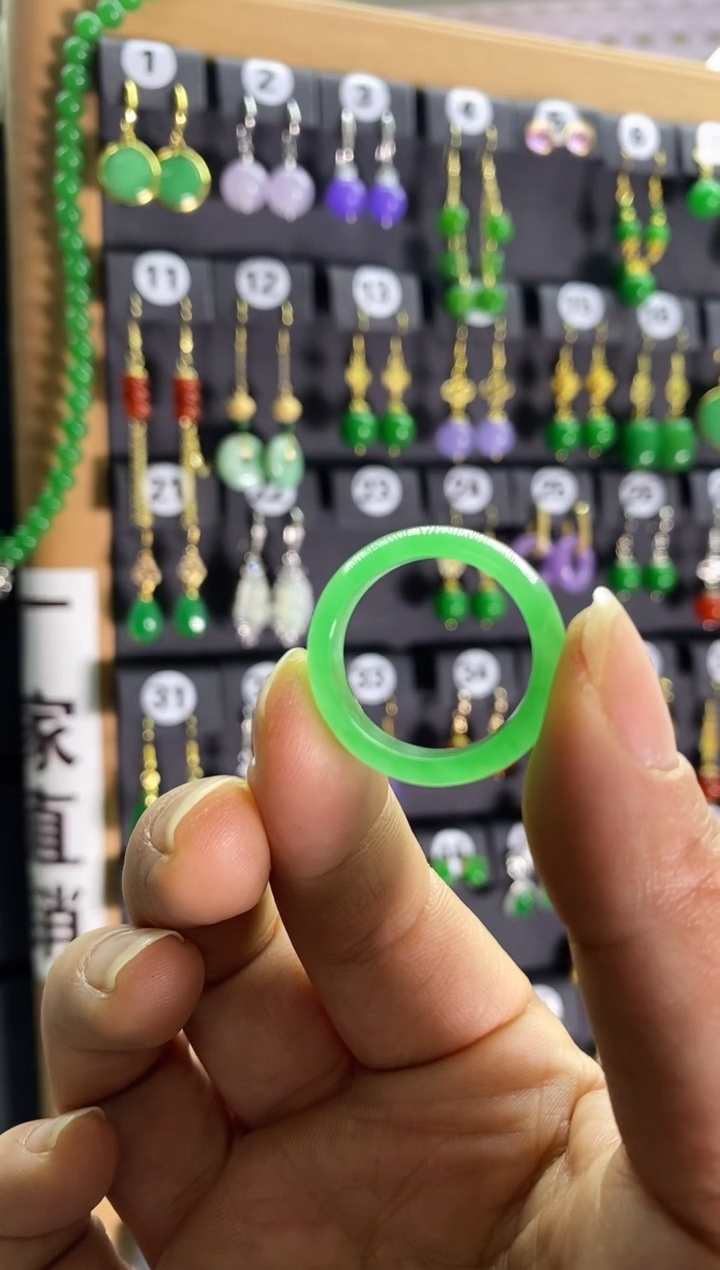 【闪购商品】翡翠耳饰银S925镶嵌绿戒圈.