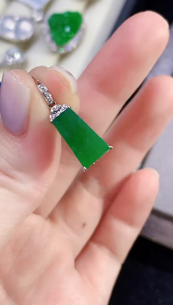 吊坠(不含链)18K金镶嵌翡翠L2018多样性发货其一