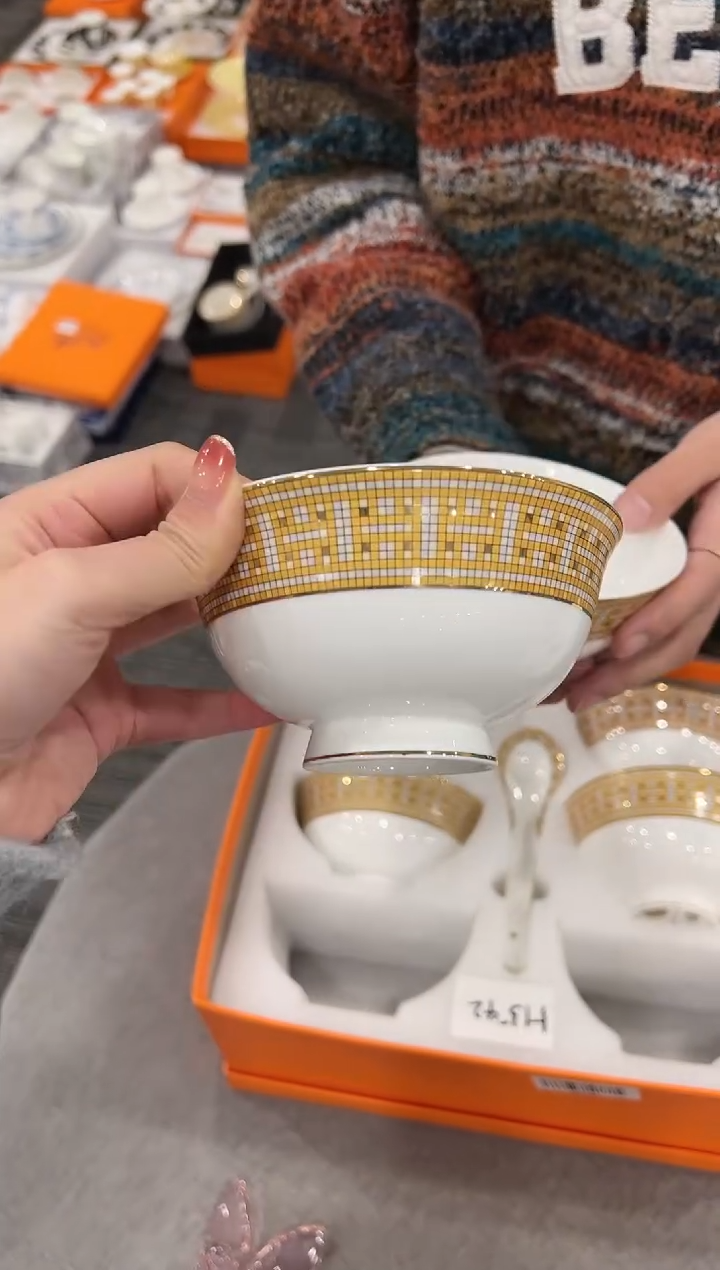 【闪购商品】杯H542--------------