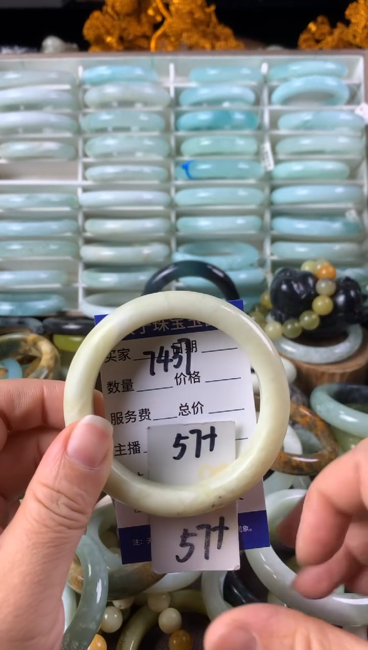 【闪购商品】蛇纹石玉手镯未镶嵌7436