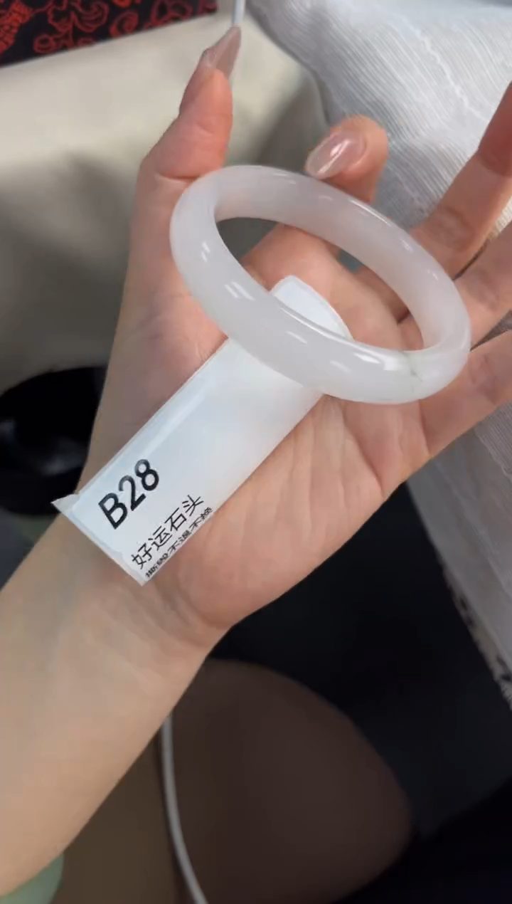 未镶嵌手镯石英质玉28