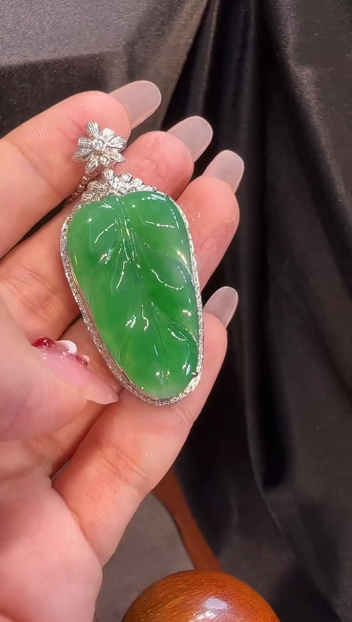 【闪购商品】翡翠颈饰18K金镶嵌吊坠