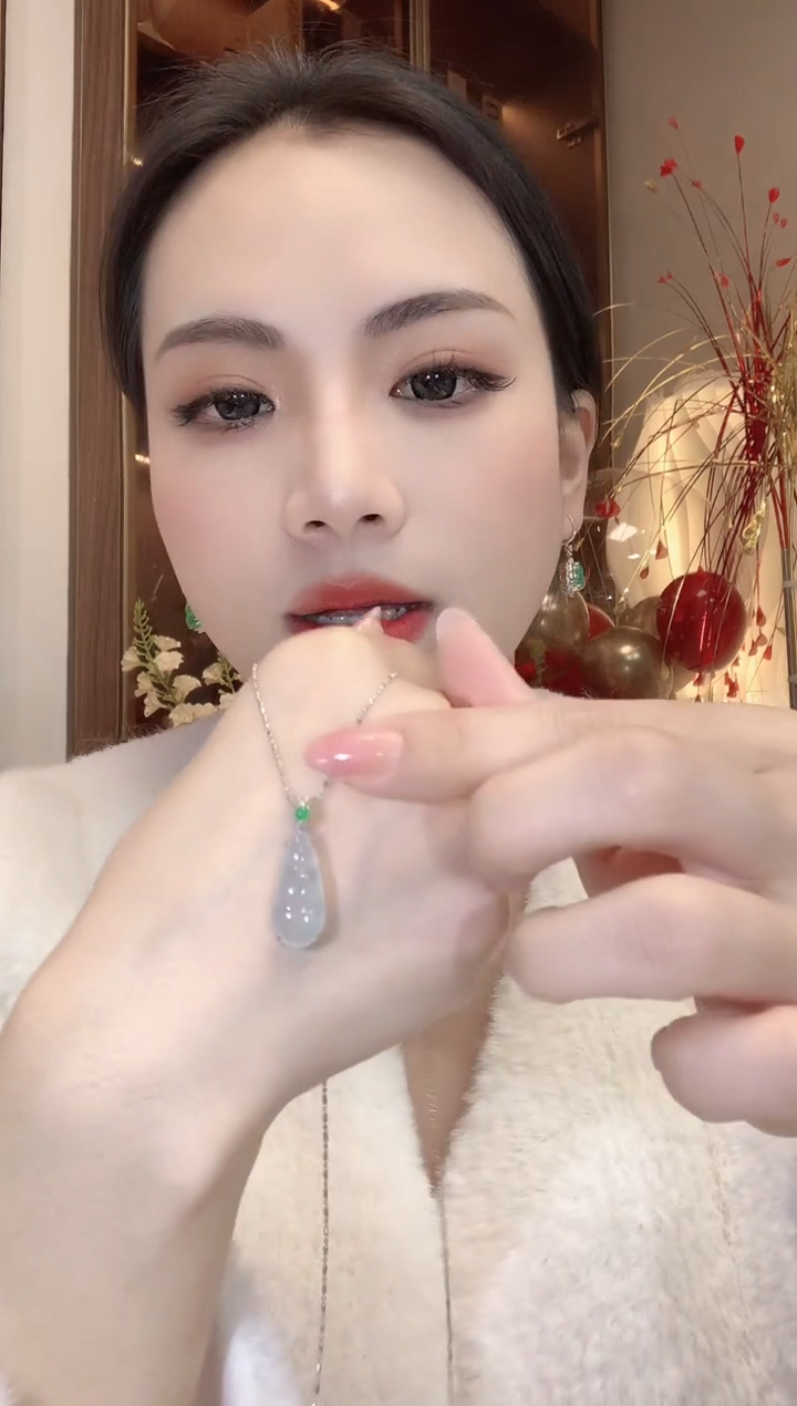 【闪购商品】翡翠吊坠(不含链)18K金镶嵌C2