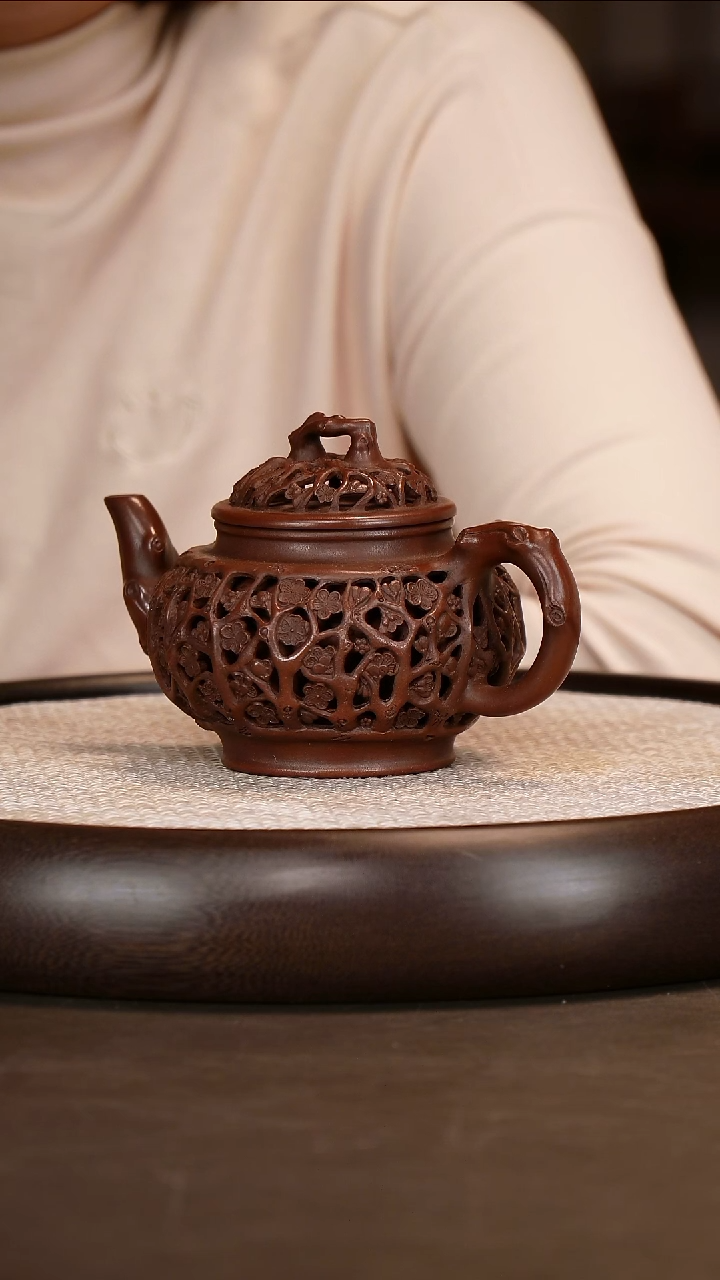 茶壶紫砂【朱小华】紫泥镂梅逸韵壶    280CC