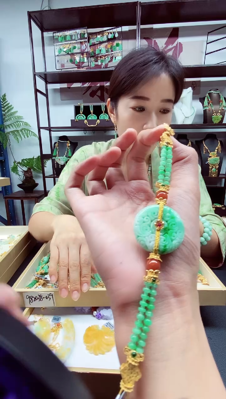 翡翠未镶嵌颈饰翡翠手链