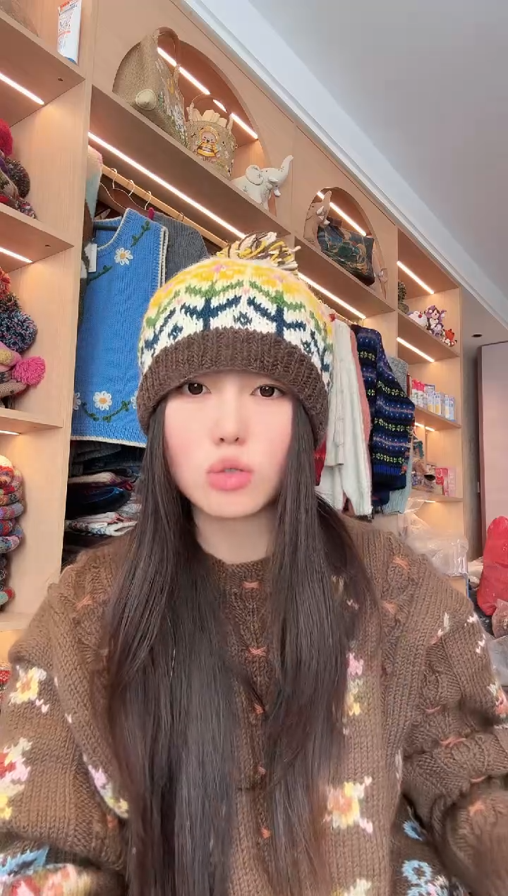 羊毛细线太阳花单球帽