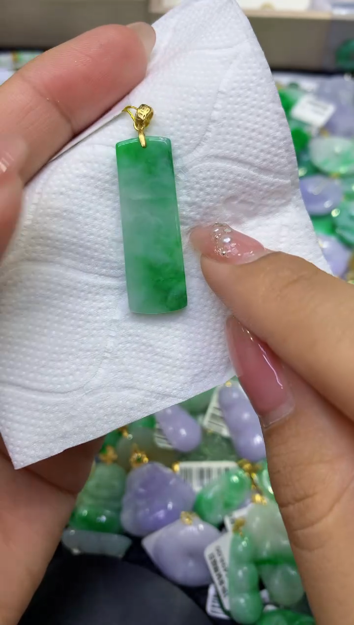 颈饰18K金镶嵌翡翠天然缅甸A货翡翠