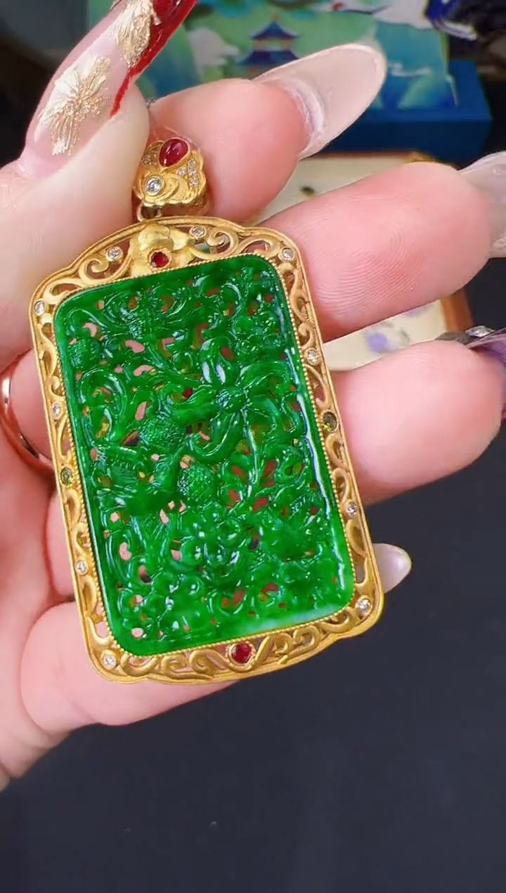 【闪购商品】翡翠吊坠(不含链)18K金镶嵌吊坠