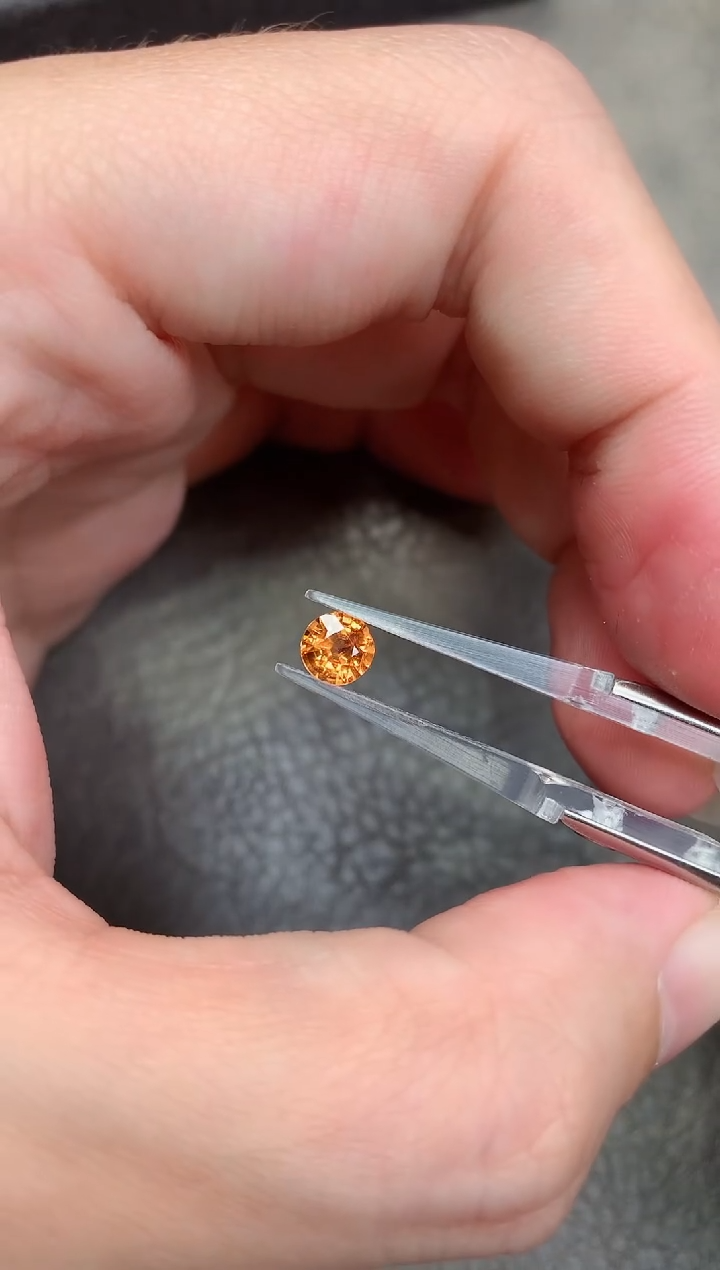 【闪购商品】石榴石（芬达石）裸石未镶嵌0.92ct圆切芬达YH