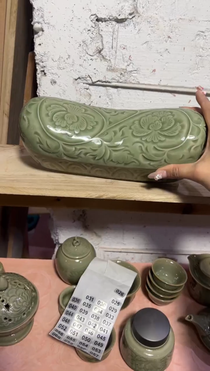 耀州窑牡丹元宝枕