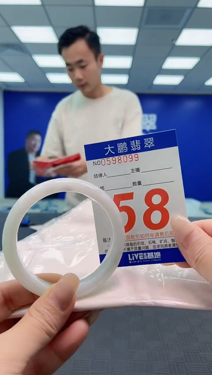 翡翠手镯未镶嵌AAAAAAAAAAAAAAAA