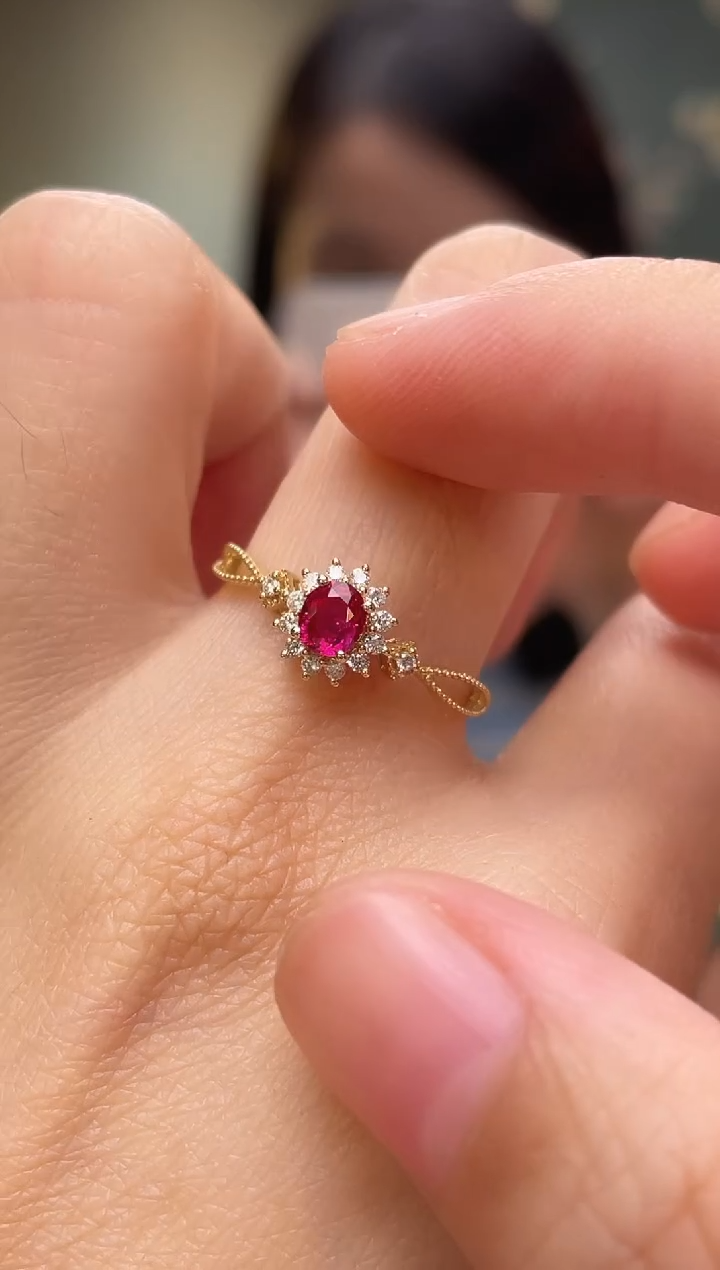 18K金镶嵌戒指红宝石主石：0.38ct